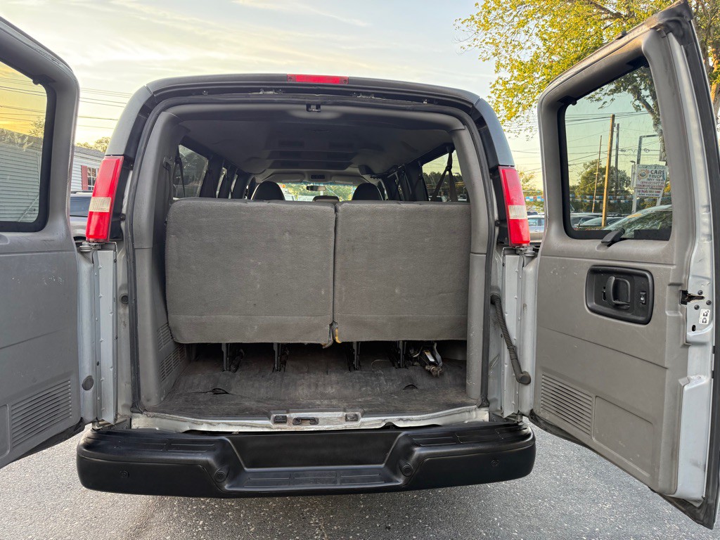 2015 Chevrolet Express Image 10