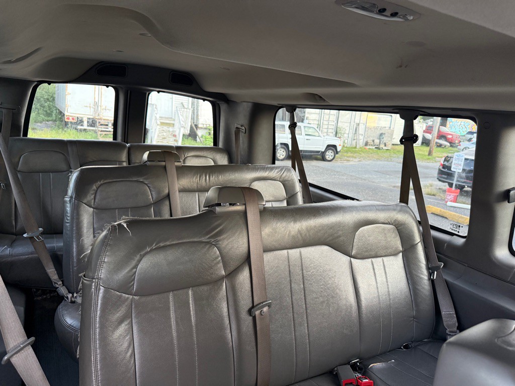 2015 Chevrolet Express Image 12