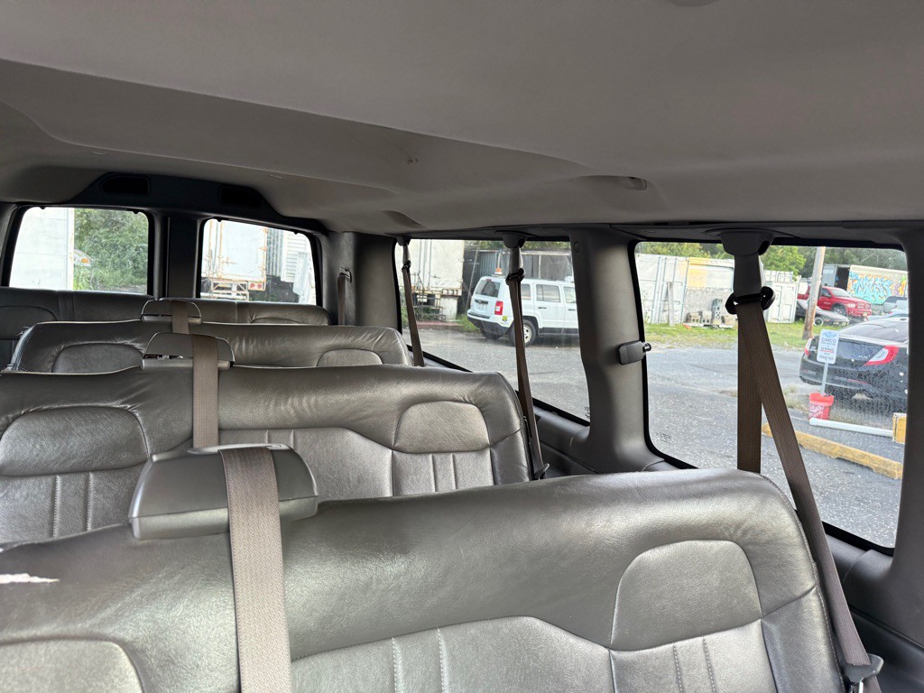2015 Chevrolet Express Image 13