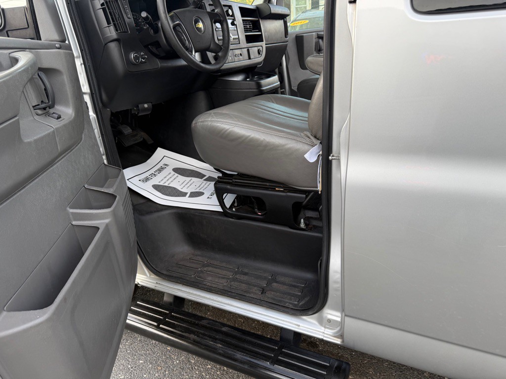 2015 Chevrolet Express Image 14