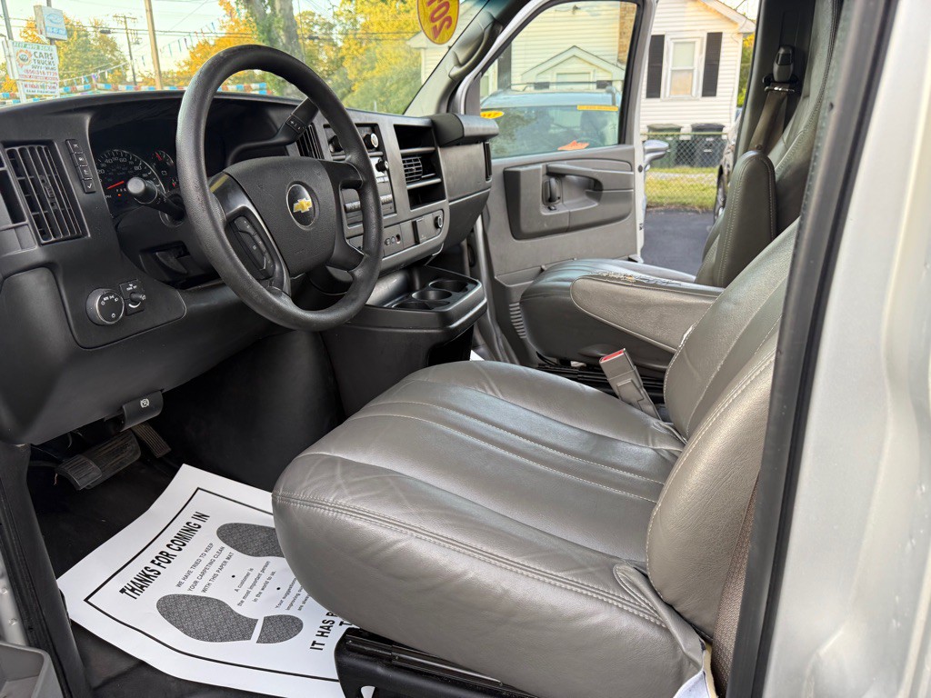 2015 Chevrolet Express Image 16