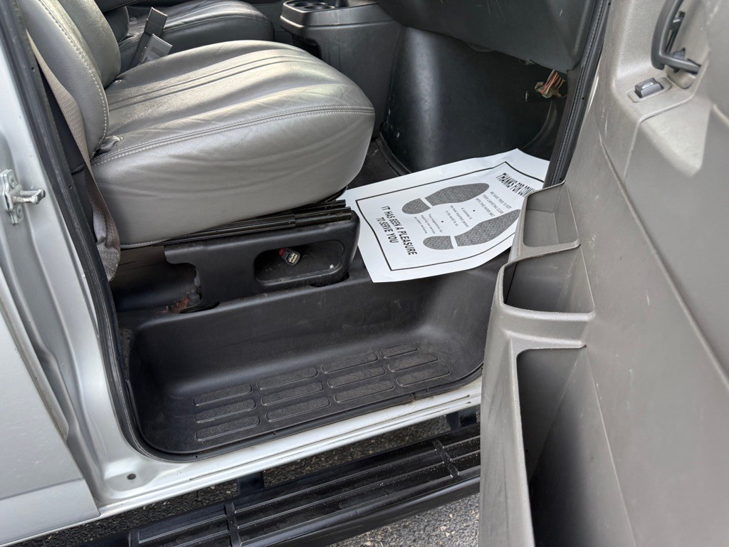 2015 Chevrolet Express Image 22