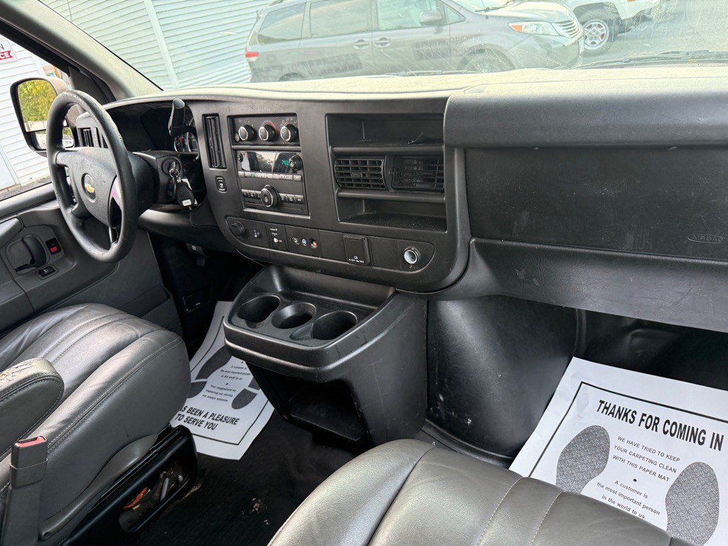 2015 Chevrolet Express Image 26