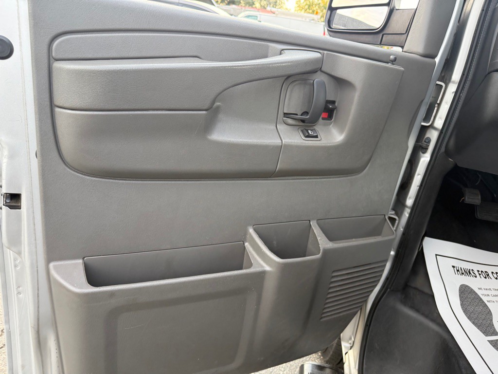 2015 Chevrolet Express Image 29