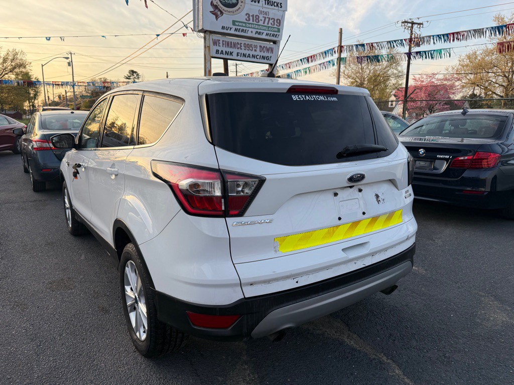 2017 Ford Escape Image 2