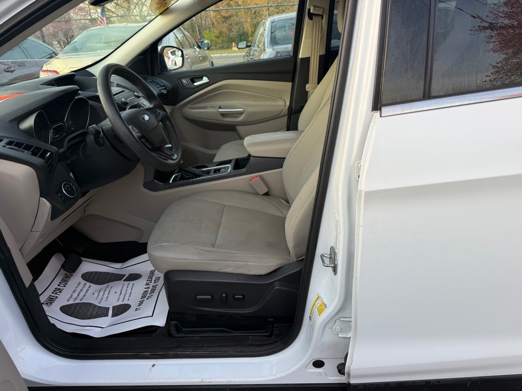 2017 Ford Escape Image 9