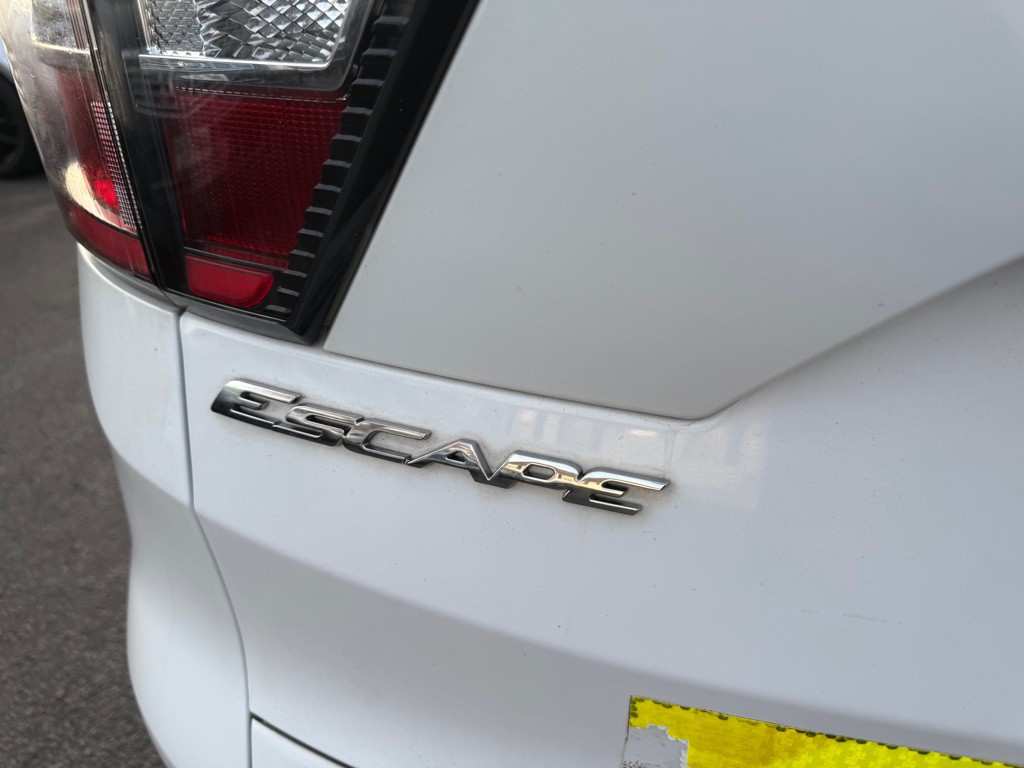 2017 Ford Escape Image 39