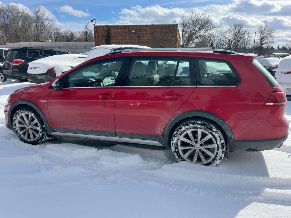 2017 Volkswagen Golf Image 8