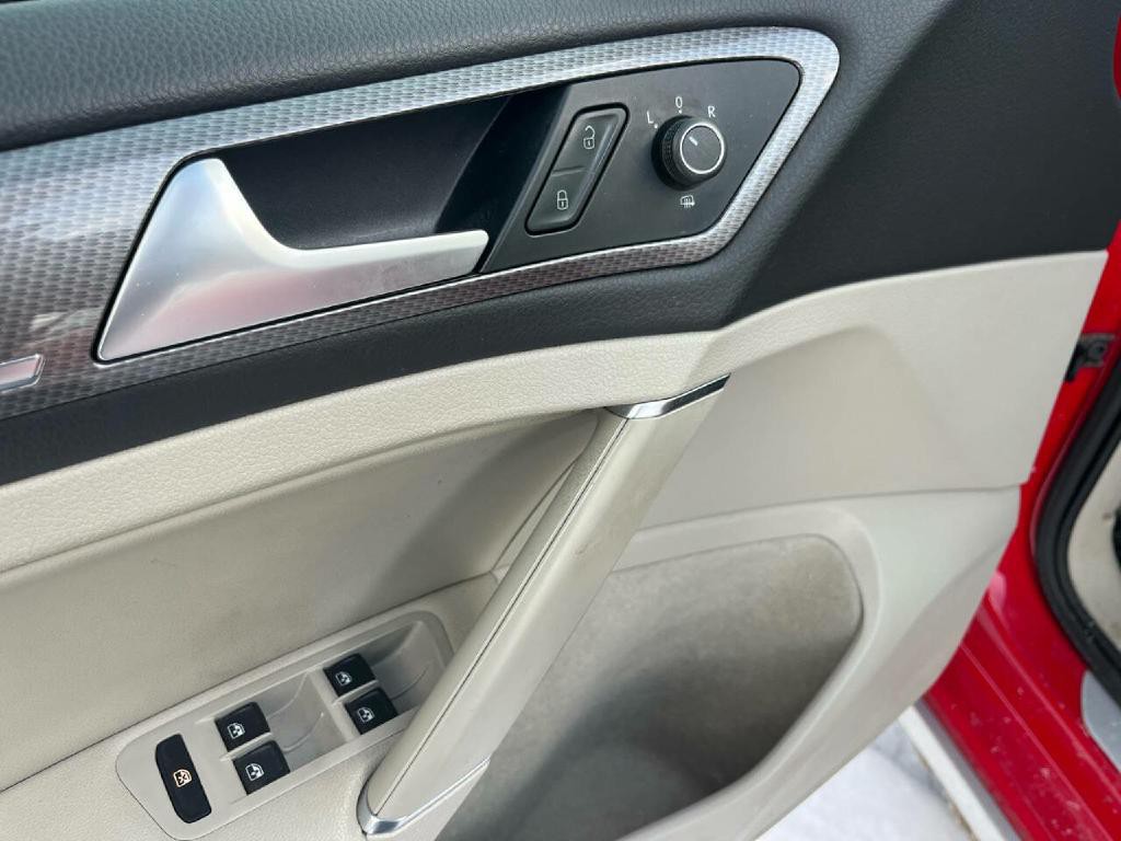 2017 Volkswagen Golf Image 11