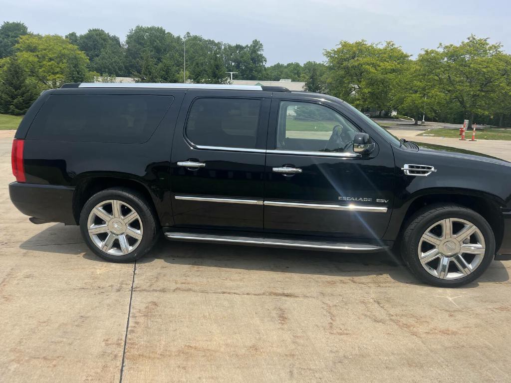 2012 Cadillac Escalade Image 5