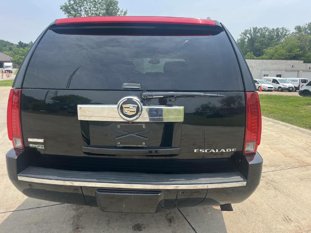 2012 Cadillac Escalade Image 8