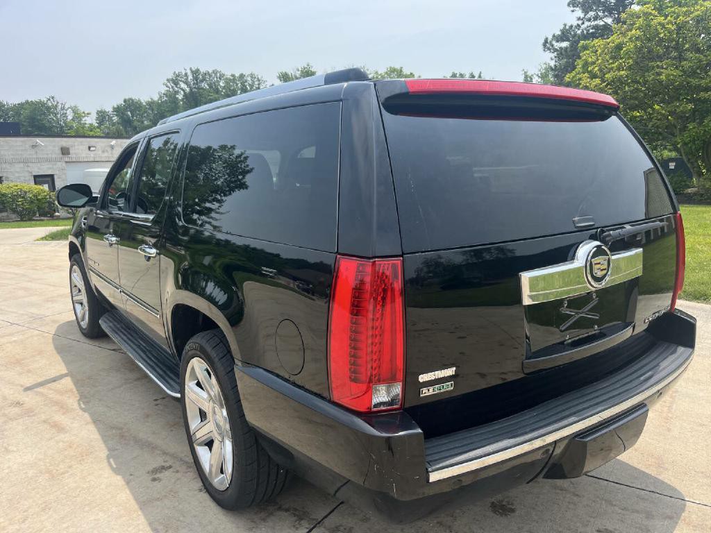 2012 Cadillac Escalade Image 10