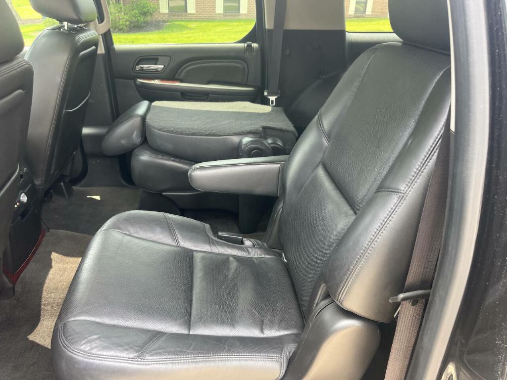 2012 Cadillac Escalade Image 29