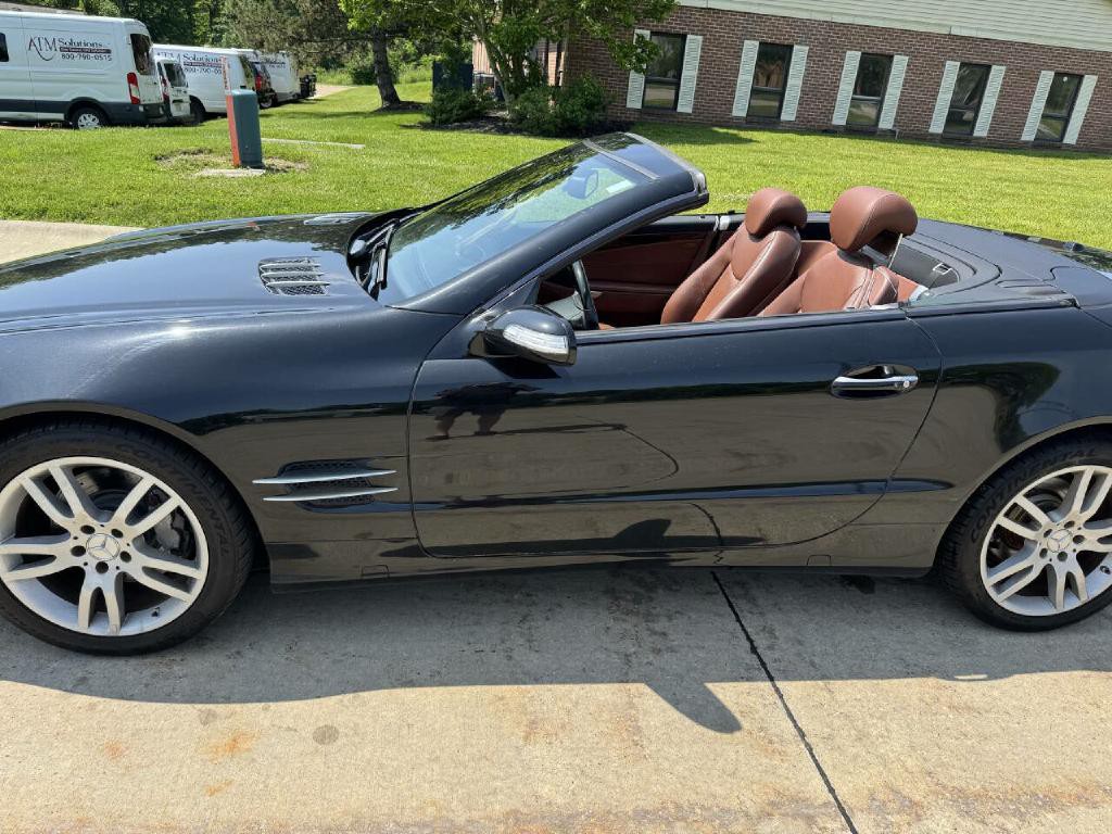 2007 Mercedes-Benz SL-Class Image 2