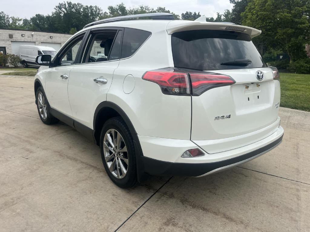 2017 Toyota Rav4 Image 9