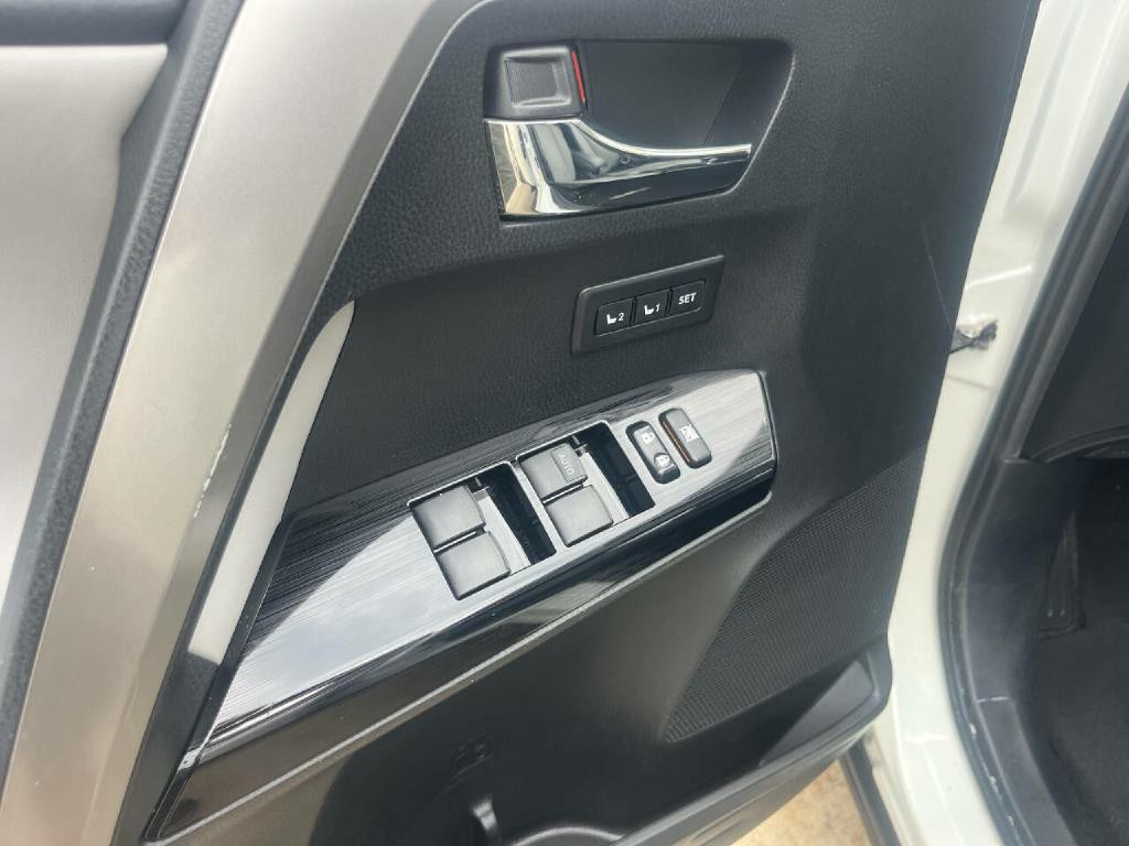 2017 Toyota Rav4 Image 11