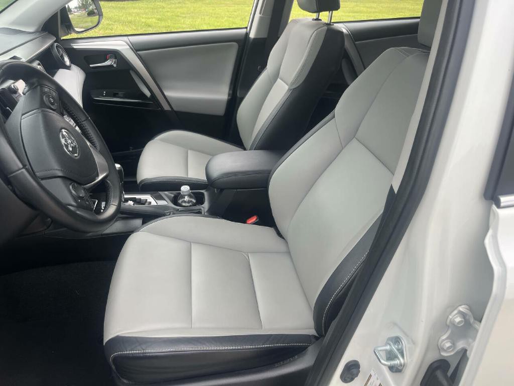 2017 Toyota Rav4 Image 12