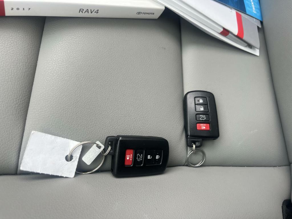2017 Toyota Rav4 Image 24