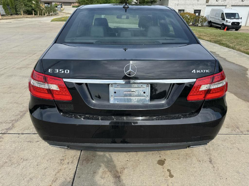 2011 Mercedes-Benz E-Class Image 3