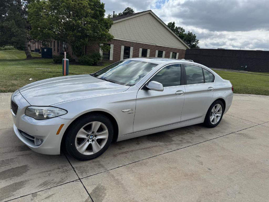 2012 BMW 5 Series Image 1