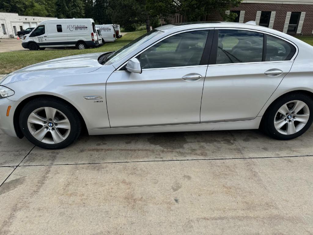2012 BMW 5 Series Image 3