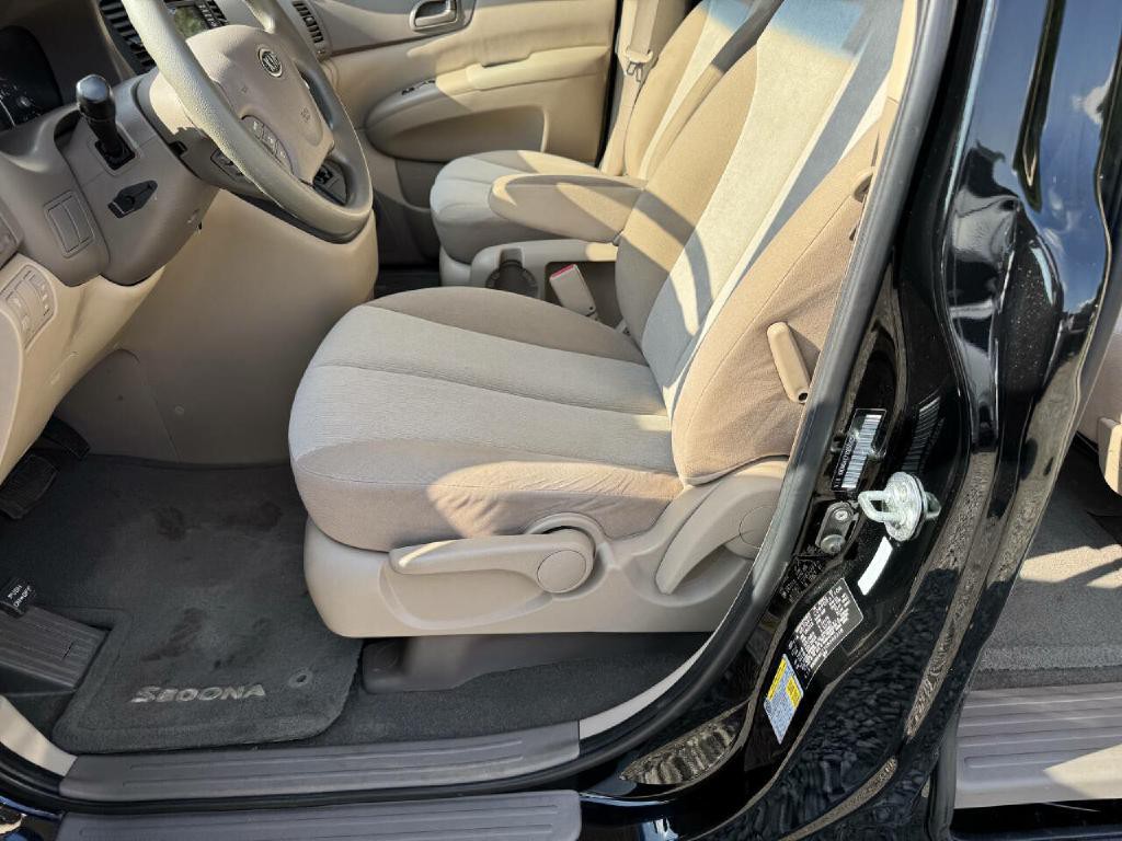 2012 Kia Sedona Image 12