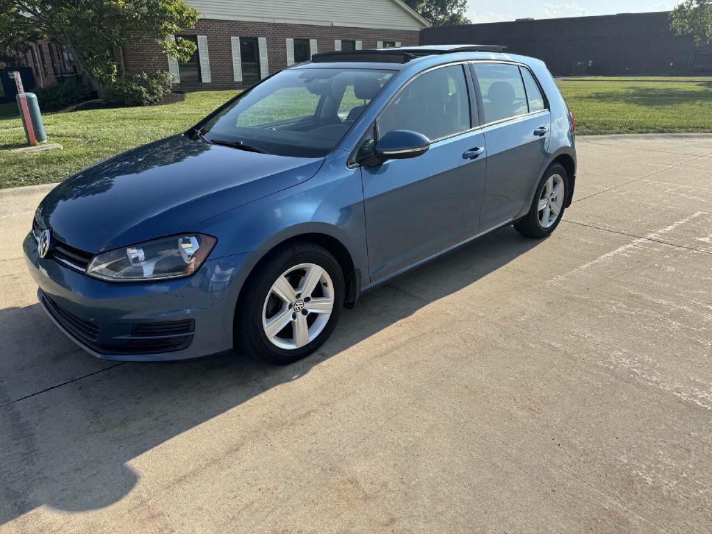 2017 Volkswagen Golf Image 1