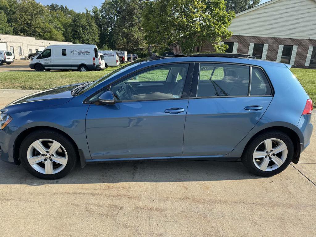 2017 Volkswagen Golf Image 2