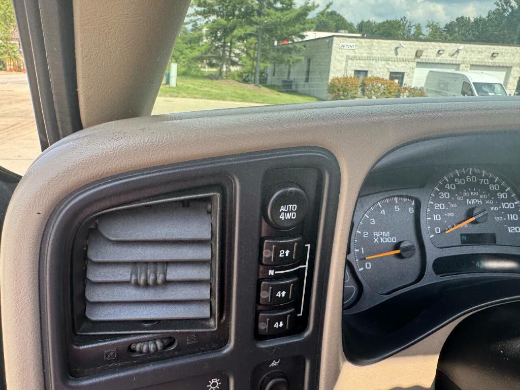 2003 Chevrolet Avalanche Image 11
