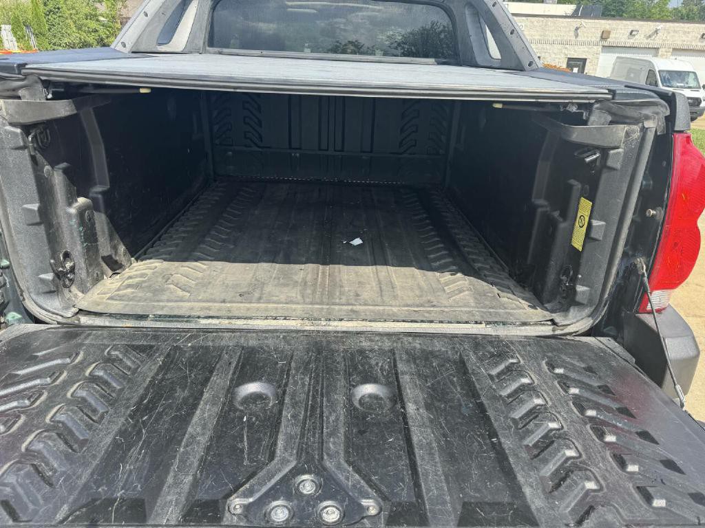 2003 Chevrolet Avalanche Image 23