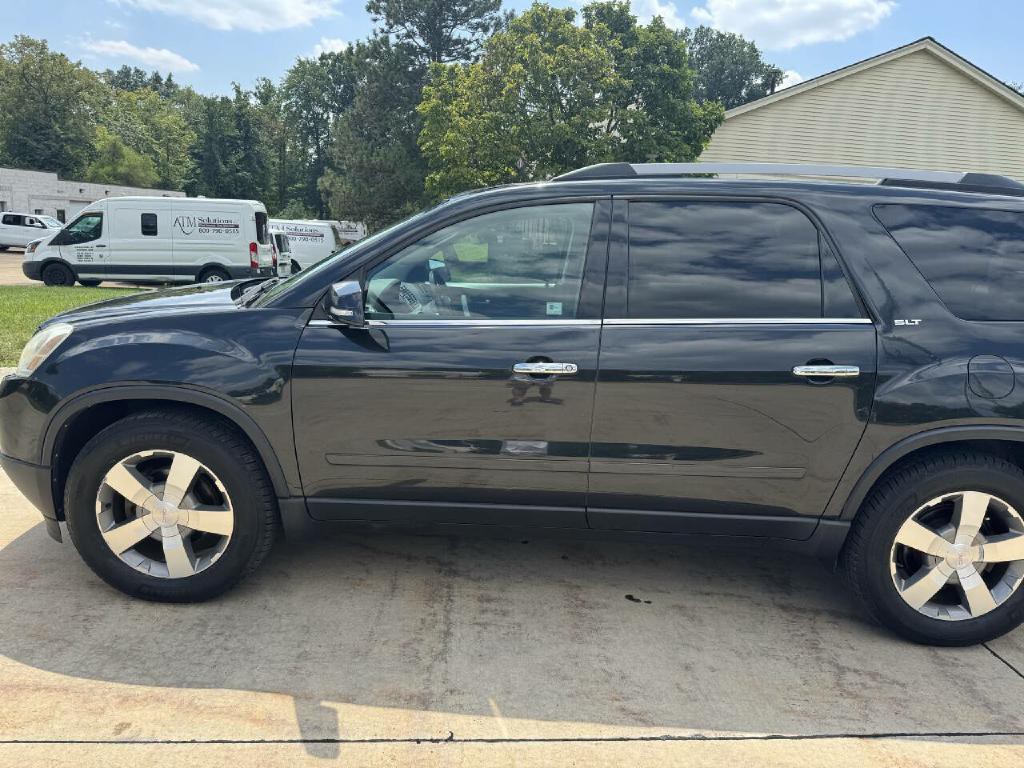 2011 GMC Acadia Image 2