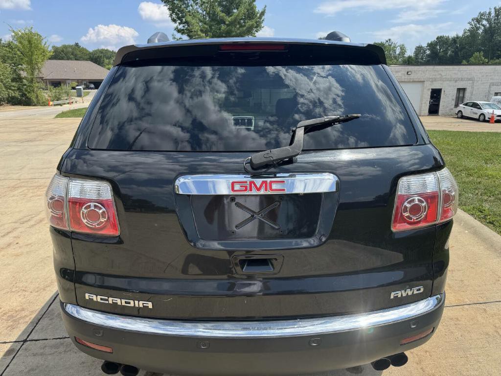 2011 GMC Acadia Image 3