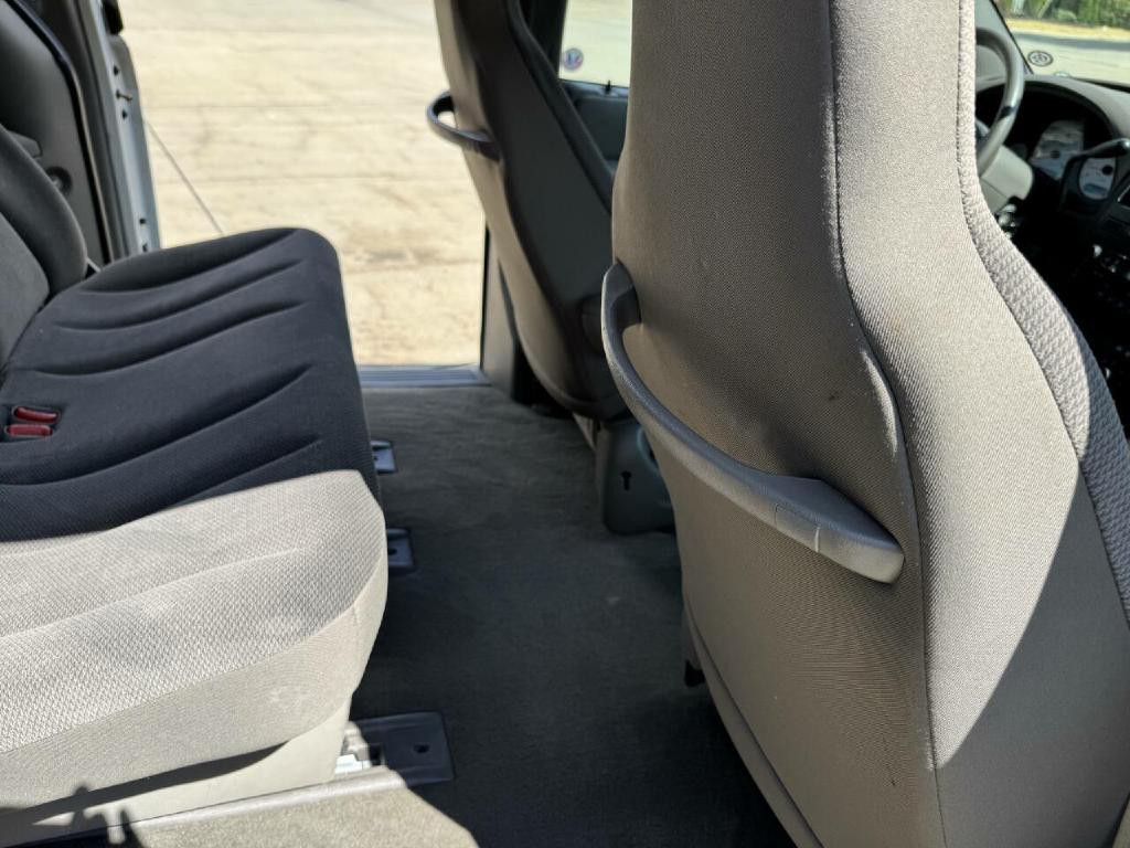 2001 Dodge Grand Caravan Image 8