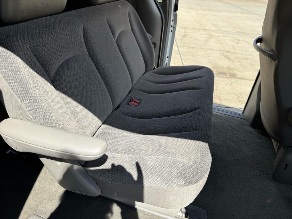 2001 Dodge Grand Caravan Image 10