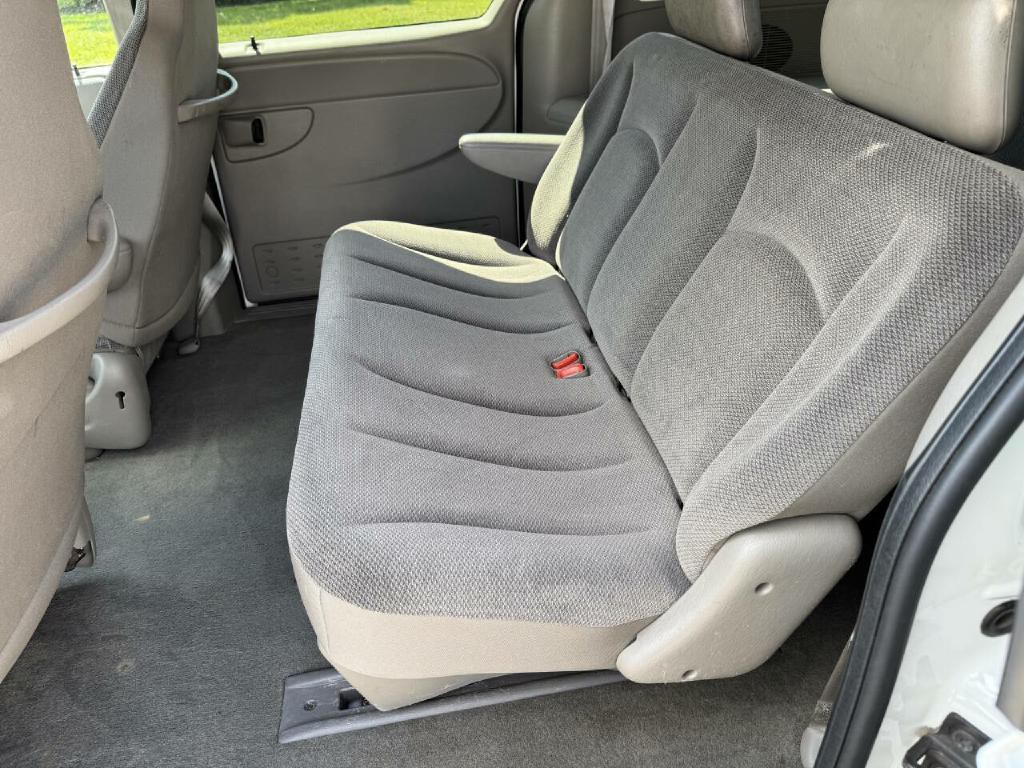 2001 Dodge Grand Caravan Image 17