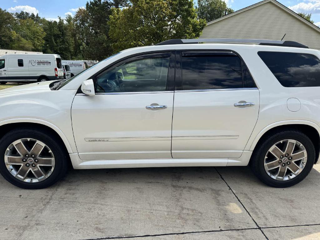 2011 GMC Acadia Image 2