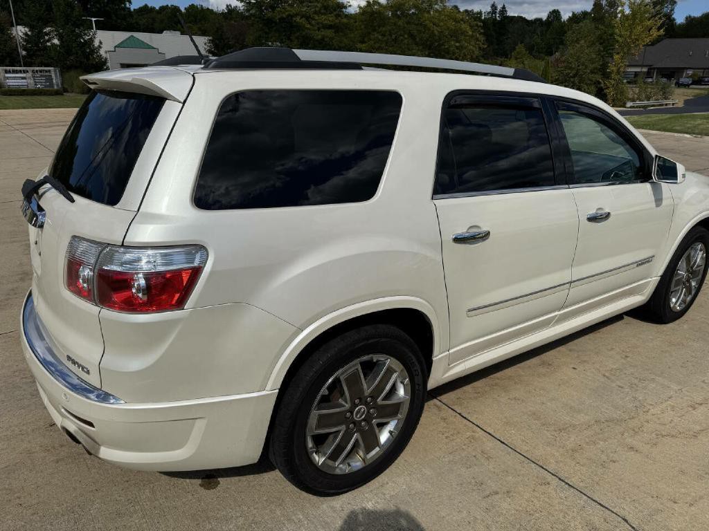 2011 GMC Acadia Image 3