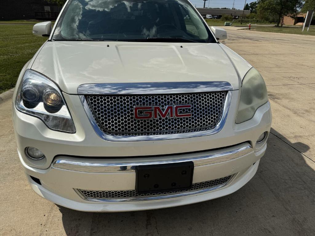 2011 GMC Acadia Image 4