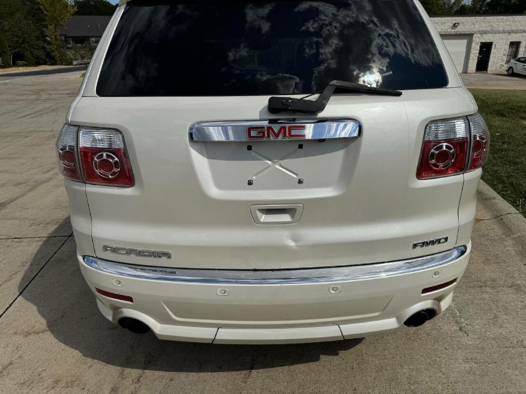 2011 GMC Acadia Image 5