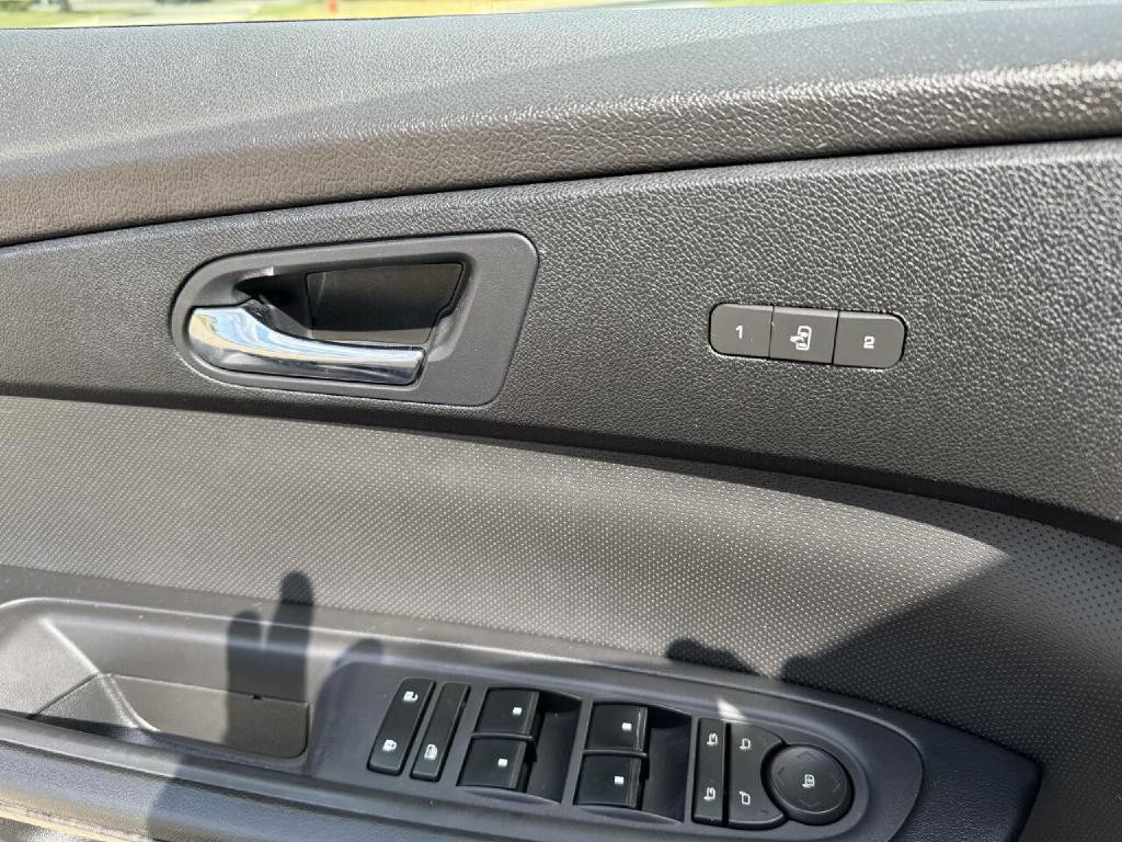 2011 GMC Acadia Image 13