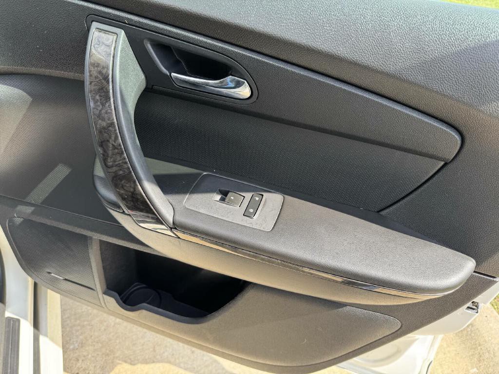2011 GMC Acadia Image 24