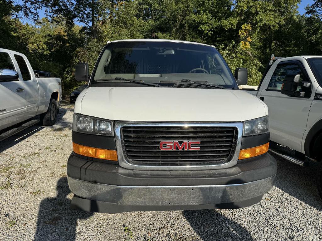 2019 GMC Savana Image 3
