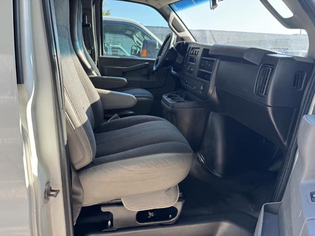 2019 GMC Savana Image 12