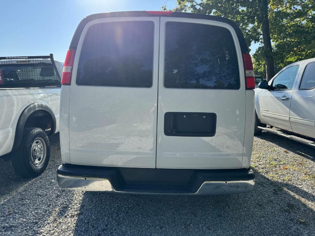 2019 GMC Savana Image 15