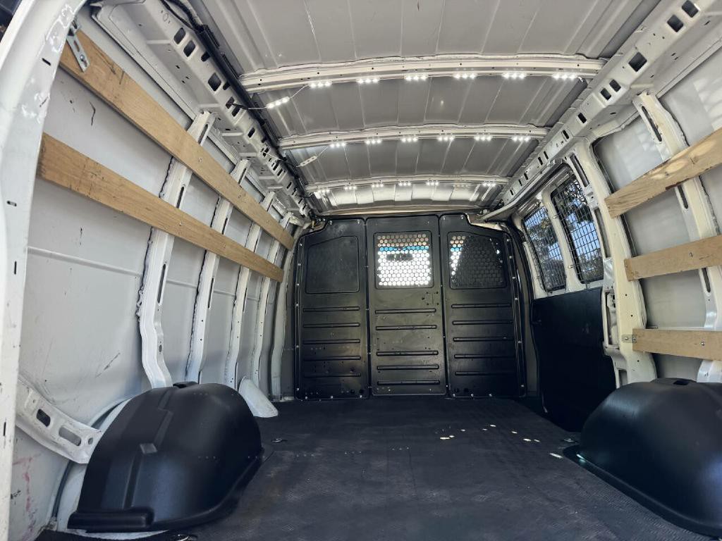 2019 GMC Savana Image 16