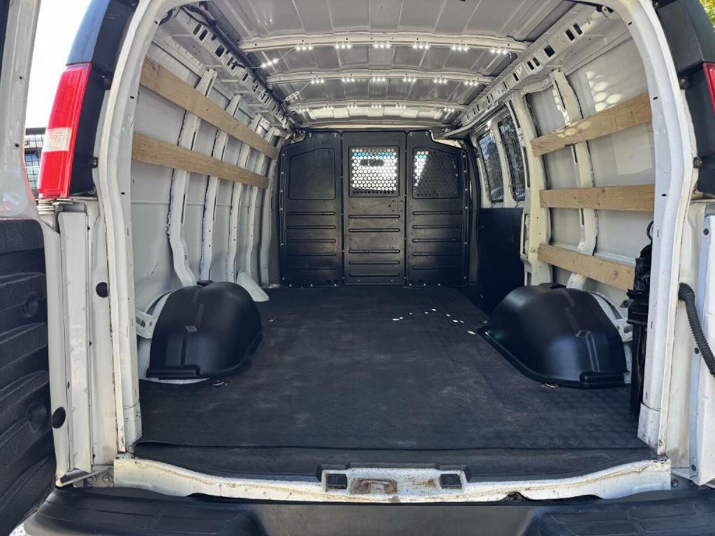 2019 GMC Savana Image 17