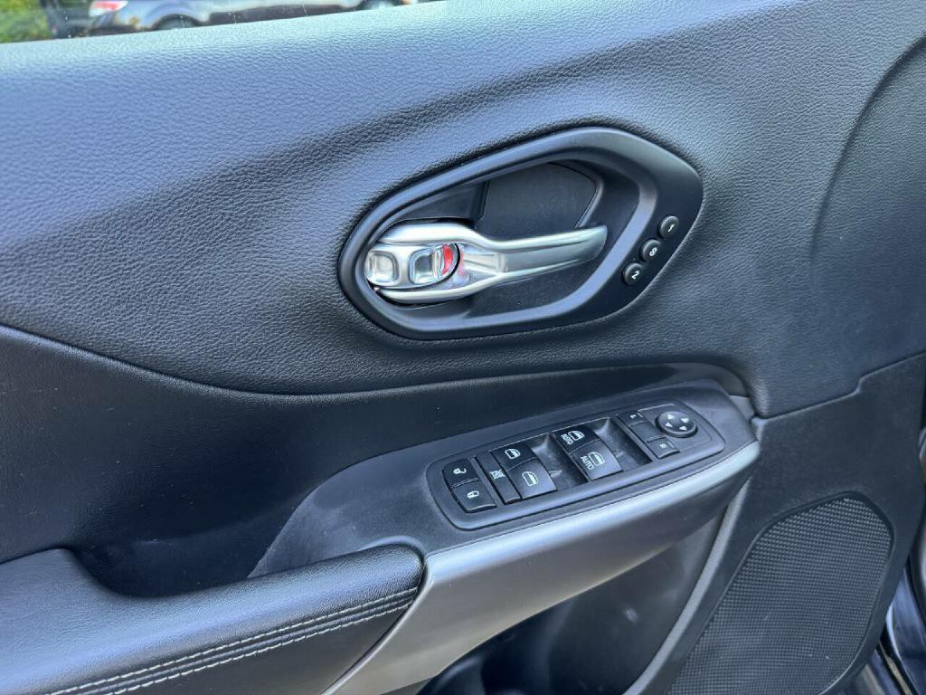 2019 Jeep Cherokee Image 11