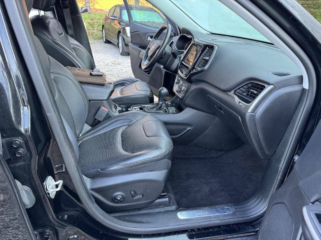 2019 Jeep Cherokee Image 16