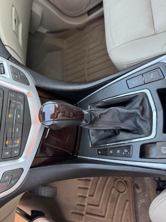 2011 Cadillac SRX Image 17