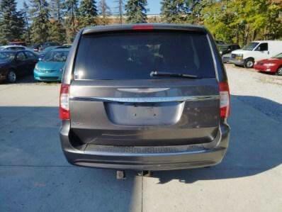 2015 Chrysler Town & Country Image 4